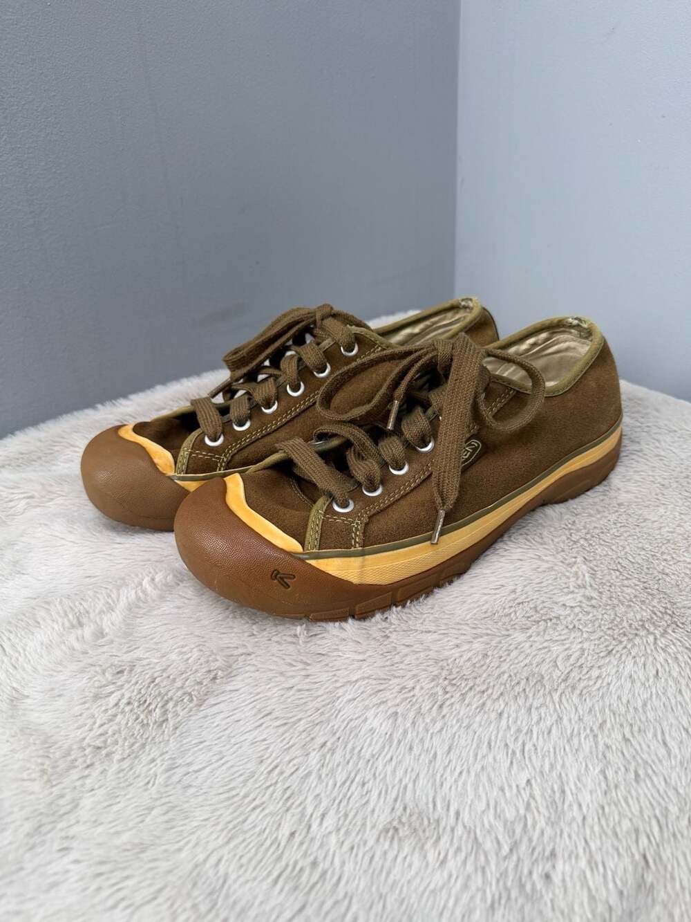 Vintage 90s Keen Ventura Size 8 Brown womens Suede Sneakers